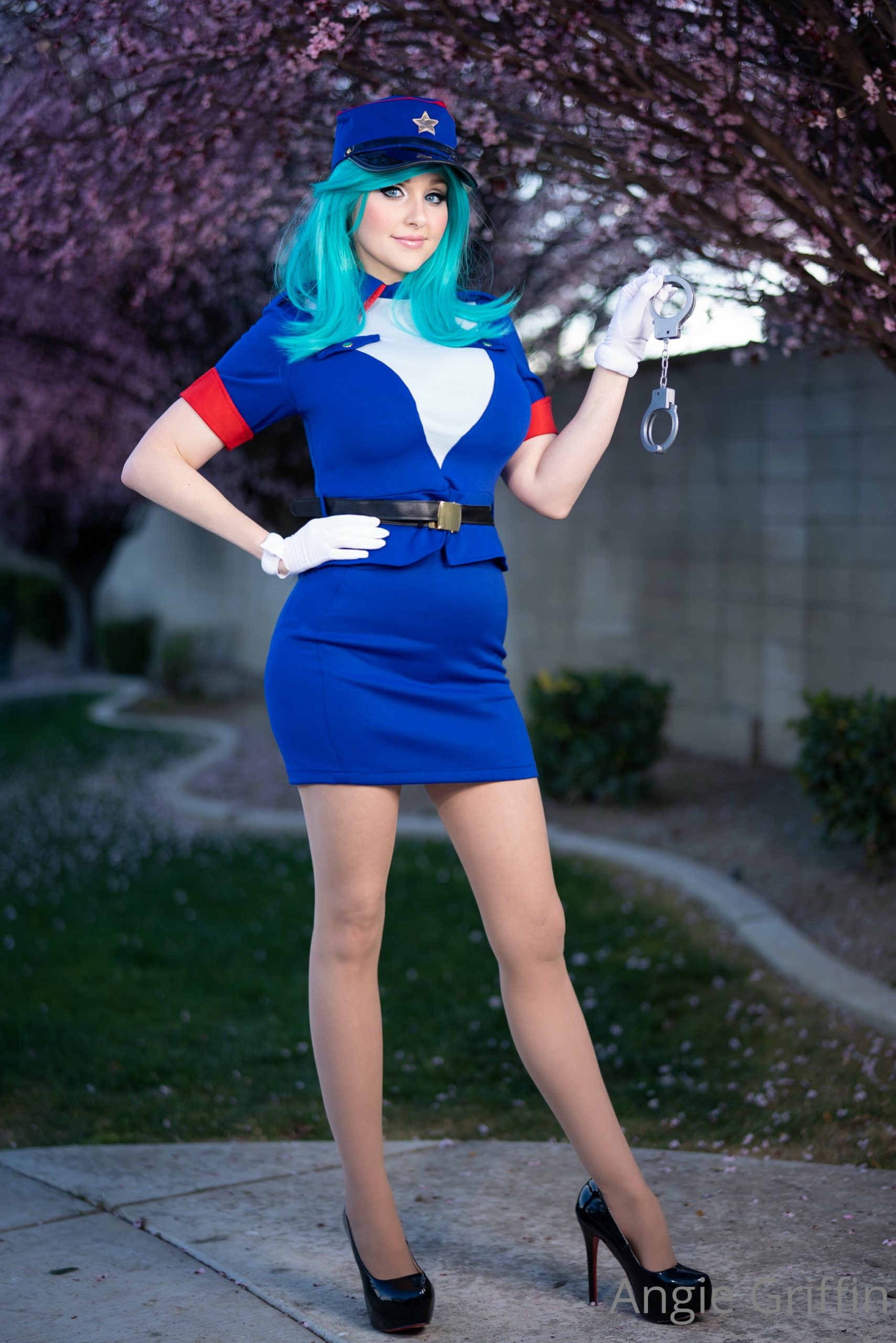 04_Angie_Griffin_Officer_Jenny_4