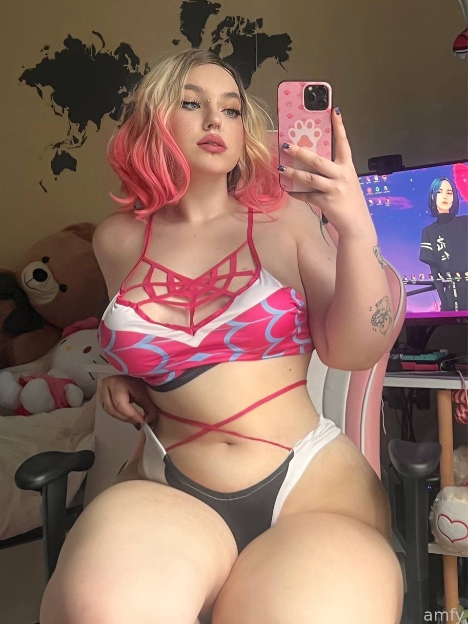 02_Gwen_bikini_2