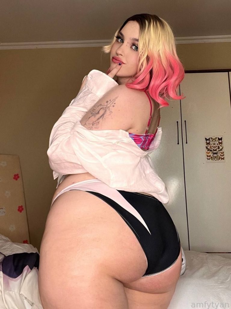 07_Gwen_bikini_7
