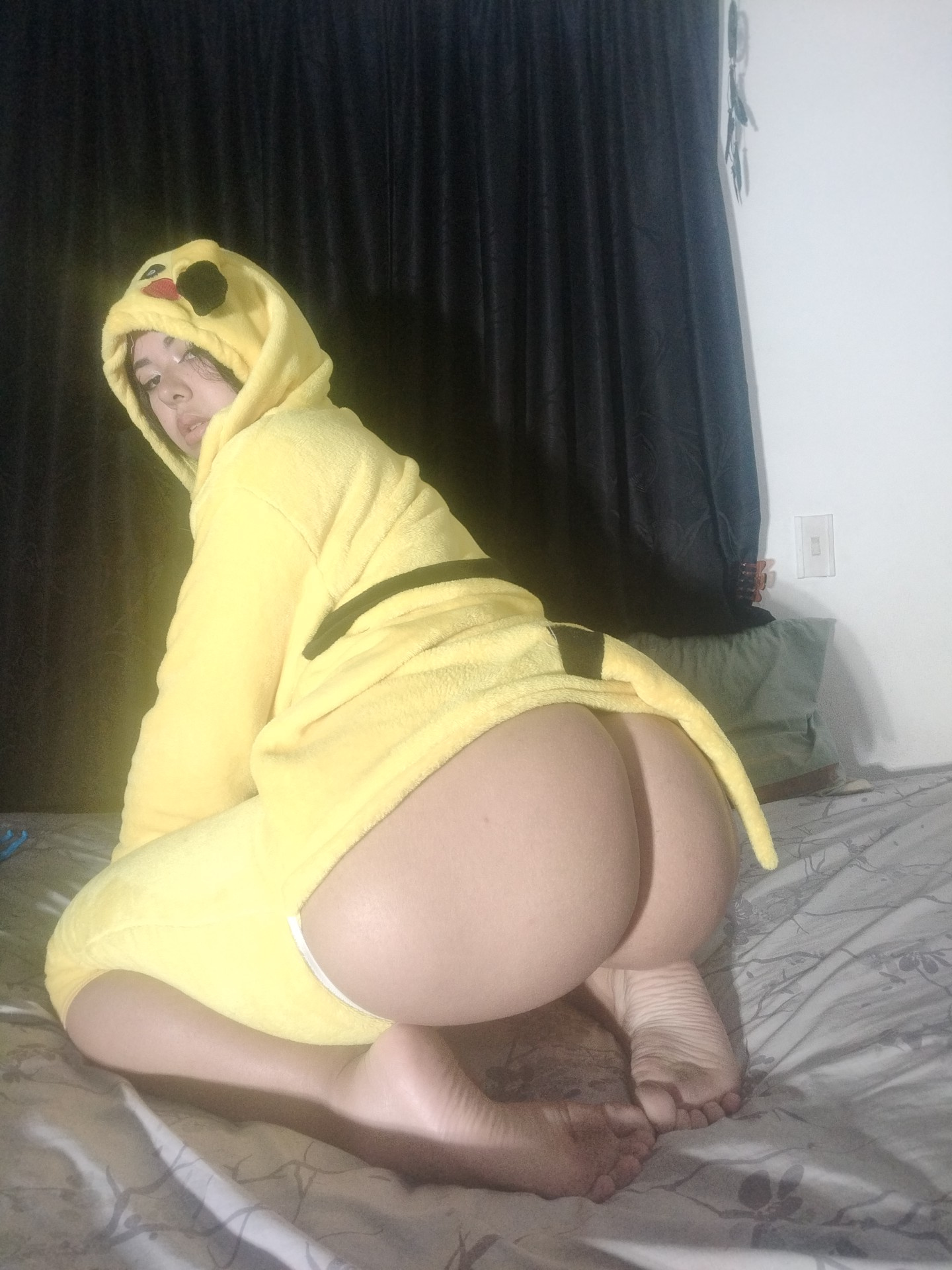 Krystal Mir - Pikachu (5)