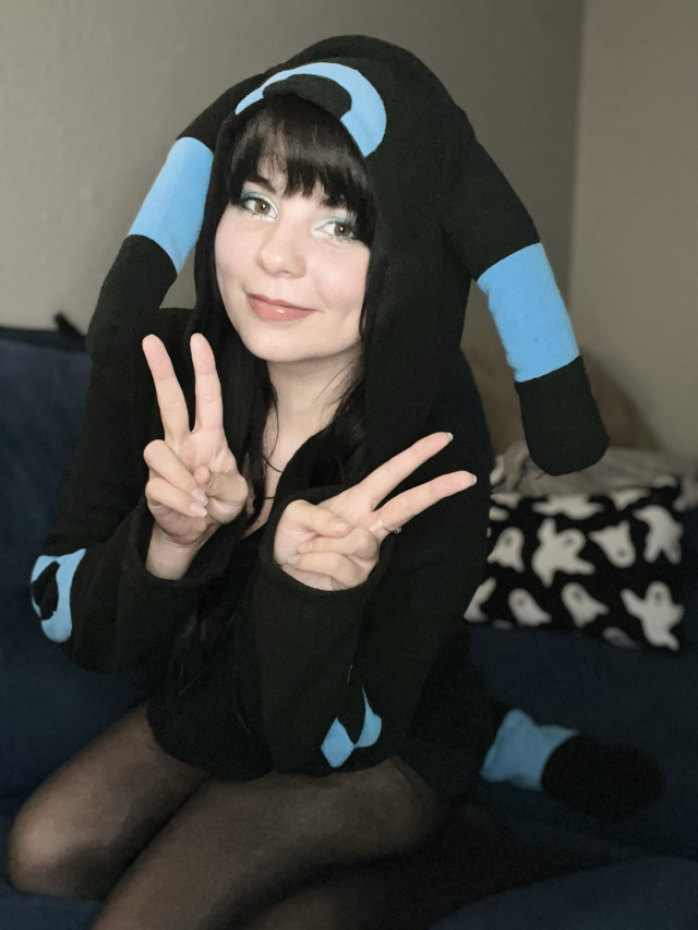 Maniac Megan - Shiny Umbreon (2)