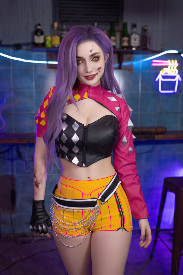 Hologana - Fem Trickster (10)