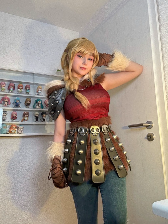 Upminaa - Astrid Hofferson (6)
