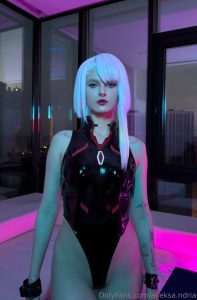 Aleksa Ndrianecos - Lucy (20)
